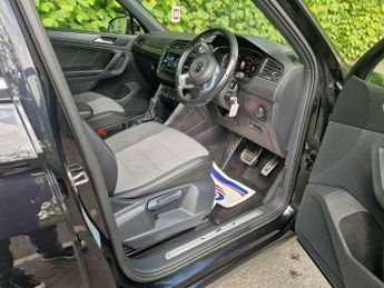 Volkswagen Tiguan 2.0 TDI R-Line DSG 4Motion Euro 6 (s/s) 5dr