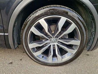Volkswagen Tiguan 2.0 TDI R-Line DSG 4Motion Euro 6 (s/s) 5dr