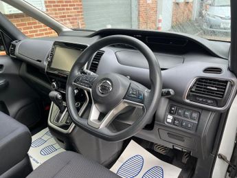 Nissan Serena 2.0 X Hybrid 8 Seater