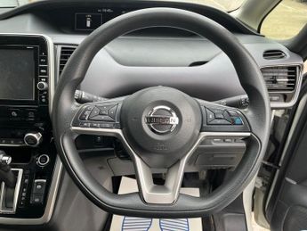 Nissan Serena 2.0 X Hybrid 8 Seater