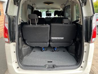 Nissan Serena 2.0 X Hybrid 8 Seater