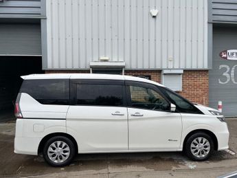 Nissan Serena 2.0 X Hybrid 8 Seater