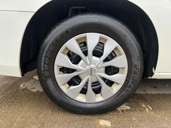 Nissan Serena 2.0 X Hybrid 8 Seater