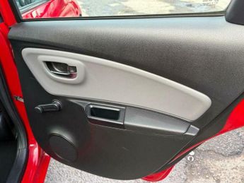 Toyota Yaris 1.33 Dual VVT-i Icon Multidrive S Euro 5 5dr Euro 5