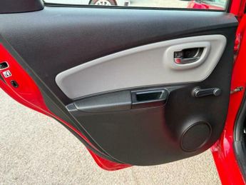 Toyota Yaris 1.33 Dual VVT-i Icon Multidrive S Euro 5 5dr Euro 5