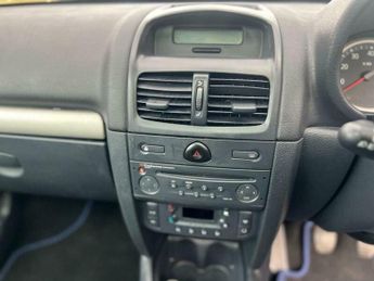 Renault Clio 1.2 16v Dynamique 3dr
