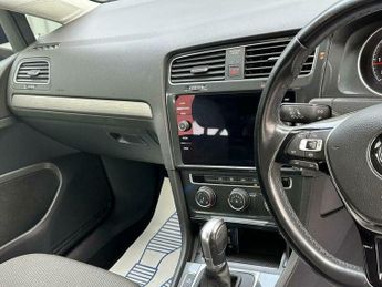 Volkswagen Golf 1.6 TDI SE Nav DSG Euro 6 (s/s) 5dr