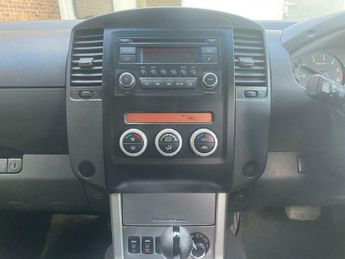 Nissan Navara DCI TEKNA 4X4 SHR DCB