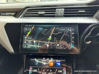Audi E-TRON QUATTRO S LINE [2X SERVICES, SAT NAV, LEATHER, HEATED SEATS, PAN