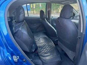 Toyota Yaris 1.0 VVT-i 16v CDX 5dr