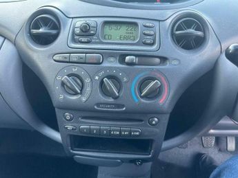 Toyota Yaris 1.0 VVT-i 16v CDX 5dr