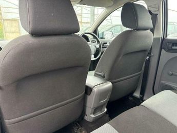 Ford Focus 1.6 Zetec 5dr