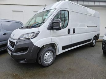 Peugeot Boxer 2.2 BlueHDi 335 Professional Premium + Panel Van 5dr Diesel Manu