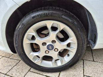 Ford Fiesta 1.4 Zetec Hatchback 5dr Petrol Automatic (154 g/km, 94 bhp)