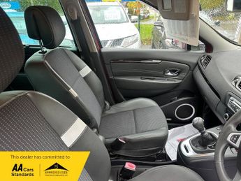 Renault Scenic DYNAMIQUE TOMTOM DCI