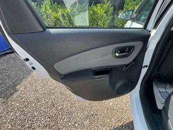 Toyota Yaris 1.5 VVT-h Icon E-CVT Euro 6 5dr