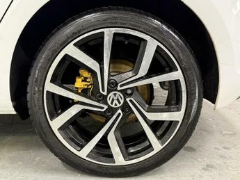 Volkswagen Golf 2.0 TDI BlueMotion Tech SE Hatchback 5dr Diesel DSG Euro 5 (s/s)