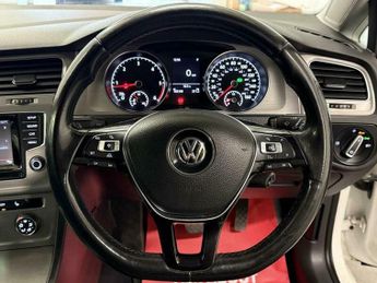 Volkswagen Golf 2.0 TDI BlueMotion Tech SE Hatchback 5dr Diesel DSG Euro 5 (s/s)