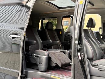 Toyota Vellfire Golden Eyes