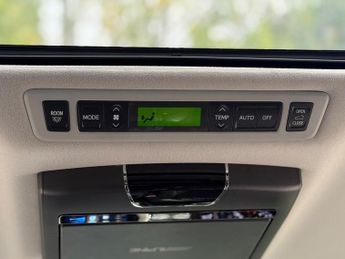 Toyota Vellfire Golden Eyes