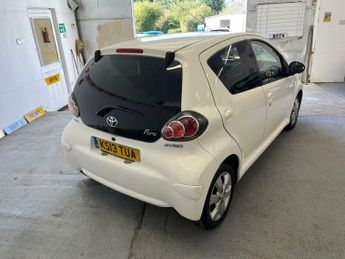 Toyota AYGO 1.0 VVT-i Fire Euro 5 5dr