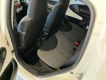 Toyota AYGO 1.0 VVT-i Fire Euro 5 5dr