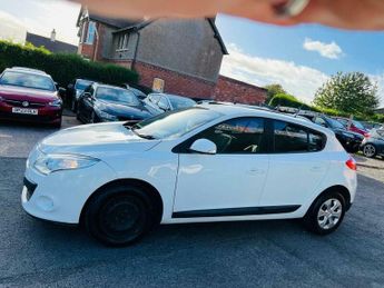 Renault Megane 1.6 16V Expression Euro 5 5dr