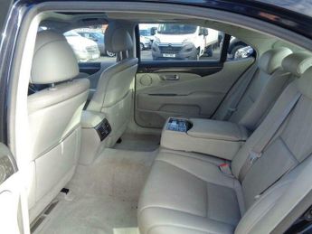 Lexus LS 5.0 600h V8 L CVT 4WD Euro 5 (s/s) 4dr
