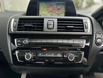 BMW  218i SE