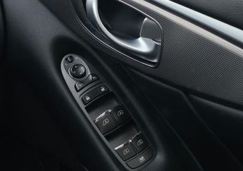 Infiniti Q50 3.5h V6 Premium Executive Saloon 4dr Petrol Hybrid Auto Euro 5 (