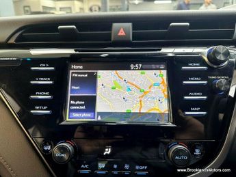 Toyota Camry 2.5 VVT-I DESIGN [SAT NAV, REVERSE CAMERA]