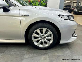 Toyota Camry 2.5 VVT-I DESIGN [SAT NAV, REVERSE CAMERA]