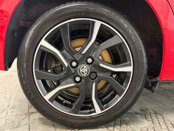 Toyota Yaris 1.5 VVT-h Design Hatchback 5dr Petrol Hybrid E-CVT Euro 6 (Safet
