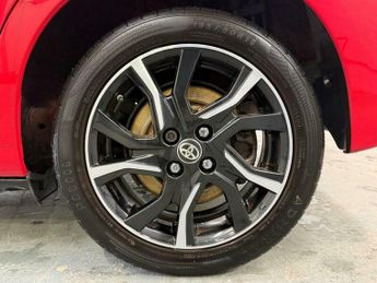 Toyota Yaris 1.5 VVT-h Design Hatchback 5dr Petrol Hybrid E-CVT Euro 6 (Safet