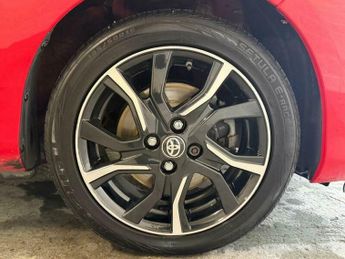 Toyota Yaris 1.5 VVT-h Design Hatchback 5dr Petrol Hybrid E-CVT Euro 6 (Safet