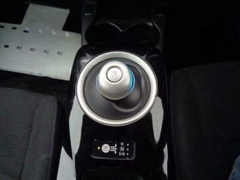 Nissan Leaf 30kWh Acenta Auto 5dr