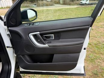 Land Rover Discovery Sport 2.0 TD4 HSE Black Auto 4WD Euro 6 (s/s) 5dr