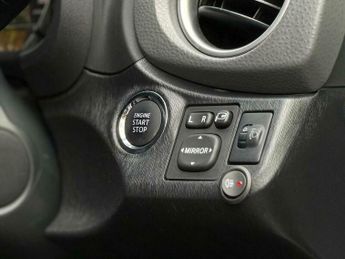 Toyota Yaris 1.33 Dual VVT-i Icon Multidrive S Euro 5 5dr