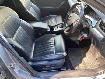 Skoda Superb SE TECHNOLOGY TDI DSG 2.0 EURO 6. One Former Keeper. (Just arriv
