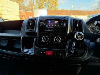 Peugeot Boxer 2.2 BlueHDi 435 Professional L4 H2 Euro 6 (s/s) 5dr