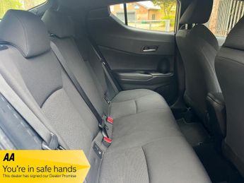 Toyota CHR ICON (FSH-SAT NAV-WARRANTY)