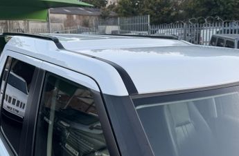 Land Rover Discovery 3.0 SD V6 Graphite SUV 5dr Diesel Auto 4WD Euro 6 (s/s) (256 bhp