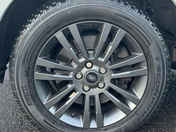 Land Rover Discovery 3.0 SD V6 Graphite SUV 5dr Diesel Auto 4WD Euro 6 (s/s) (256 bhp