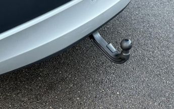 Land Rover Discovery 2.0 SD4 HSE Luxury SUV 5dr Diesel Auto 4WD Euro 6 (s/s) (240 ps)