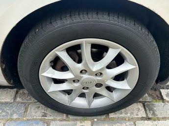 Kia Ceed 1.6 LS 5dr (ESP)