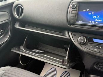 Toyota Yaris 1.5 VVT-h Excel E-CVT Euro 6 5dr (15in Alloy)