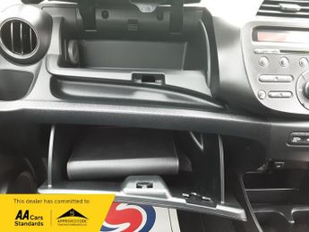 Honda Jazz I-VTEC ES Auto