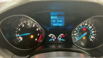 Ford Focus 1.6 Zetec Hatchback 5dr Petrol Powershift Euro 5 (125 ps)