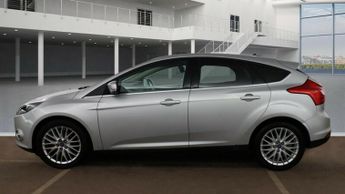 Ford Focus 1.6 Zetec Hatchback 5dr Petrol Powershift Euro 5 (125 ps)