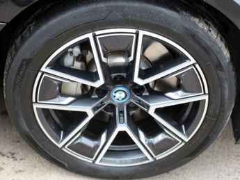 BMW  EDRIVE40 M SPORT